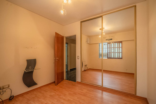 Venta Casa 4 Ambientes Con Patio Y Cochera En Ramos Mejía