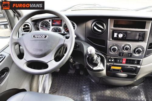 Imagem 10 de 14 de Iveco 2018 Daily 45s17 Minibus 16 Passageiros Branca (6450)