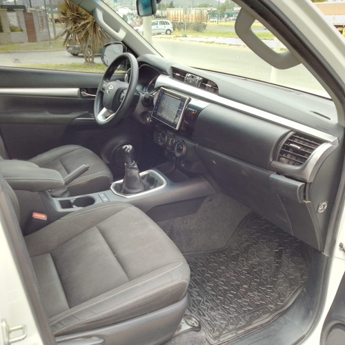 Toyota Hilux Sr 4x2 Mt 2017 Pinamar