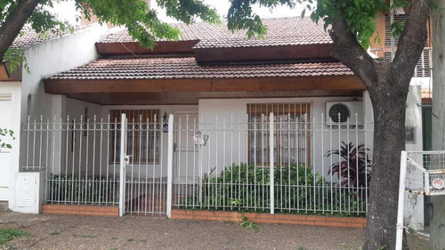 Imagen 1 de 14 de Chalet En Venta En Moron Sur