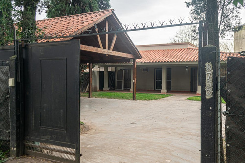 Imagen 2 de 25 de Casa 3 Dormitorios Con Pileta Fisherton