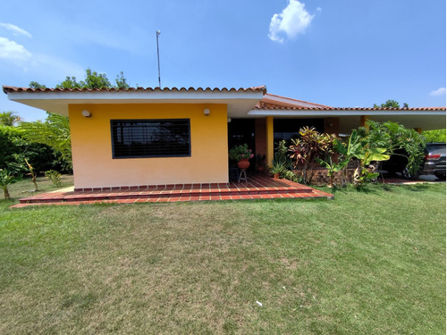 Casa Totalmente Equipada En Venta En Safari Country Club  C-9457 E.c 