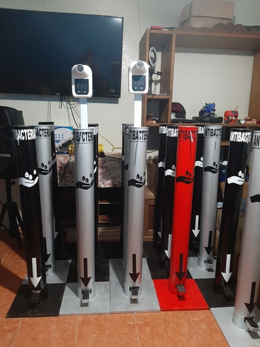 Imagen 2 de 3 de Dispensador De Gel Con Pedal Y Termómetro