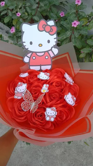 Ramo De Rosas Eternas De Hello Kitty
