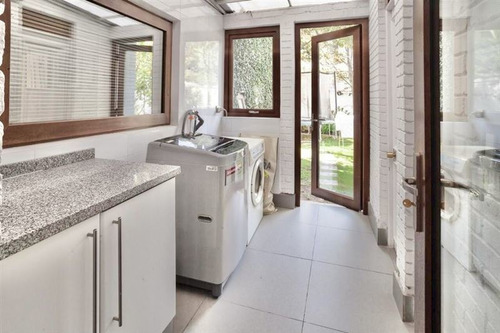 Casa En Venta De 4 Dorm. En Vitacura