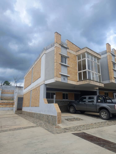 En Venta Th Colinas De Guataparo. Valencia 