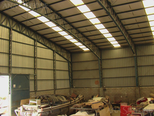 Importante Nave Industrial De 858m2