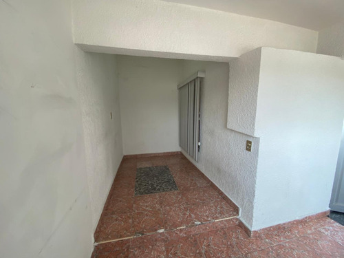 Edificio Con Bodega En Venta En Azcapotzalco.