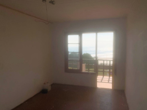 Gran Terreno Y Casa, Muy Segura, A Pasos De Playa Chica