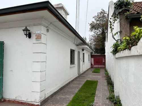 Acogedora Casa Sólida De Un Piso, Excelente Sector De Ñuñoa