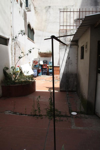 Venta Local, B° Monserrat.-