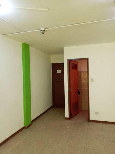 Imagen 9 de 16 de Oficina En Alquiler Centro Al Lado De La Plaza La Concordia Parroquia Santa Teresa 44 Mts