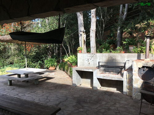 Casa En Venta De 5 Dorm. En Vichuquén