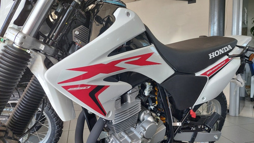 Imagen 5 de 8 de Honda Xr 250 Tornado 0km 2023 Centro Motos Negro O Blanco
