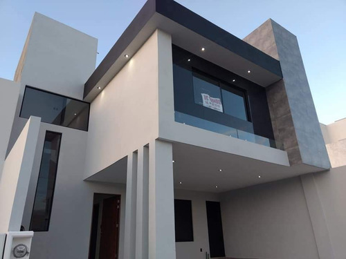 , Hermosa Residencia En La Vista Residencial,