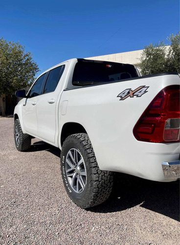 Imagen 3 de 9 de Toyota Hilux 2019 2.8 Cd Srv 177cv 4x4