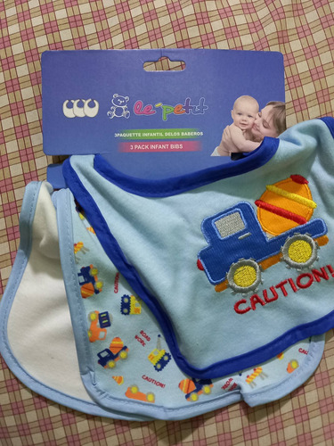 Imagen 2 de 2 de Set De Baberos Le' Petit De 10 Y 03 Unidades