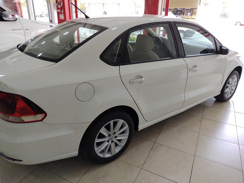 Imagen 4 de 6 de Volkswagen Polo 2017 1.6 Comfortline