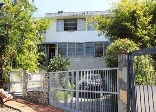 Bella Casa, En Alquiler. En Los Palos Grandes. 24-19487
