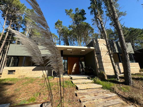 Casa En Venta 4 Ambientes, A Estrenar - Villa Robles - Pinamar