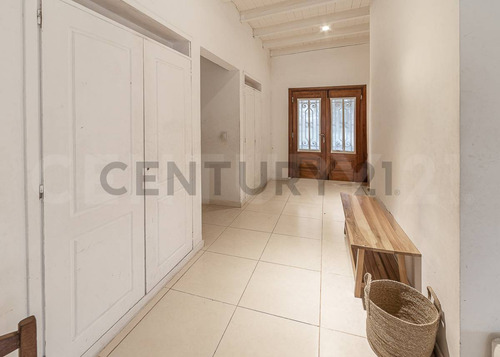 Venta Casa 5 Ambientes En 1 Planta Con Vista A La Laguna Cantón Norte, Escobar
