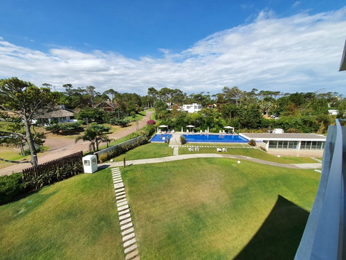 Imagen 23 de 25 de Apartamento En Venta De 3 Dormitorios En Playa Mansa (ref: Lij-5157)