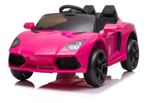 Um caminhão de brinquedo rosa com um para-choque preto e rodas rosa.