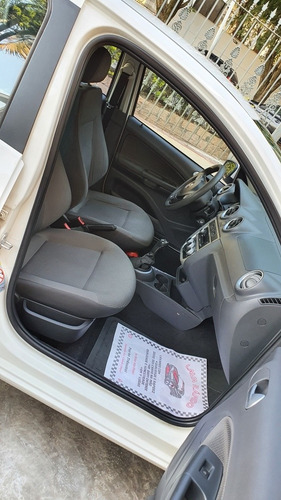 Volkswagen Voyage 2013 1.6 Vht Trend Total Flex 4p