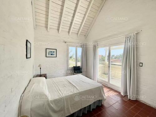 Venta Casa 5 Dormitorios. Montoya, La Barra.