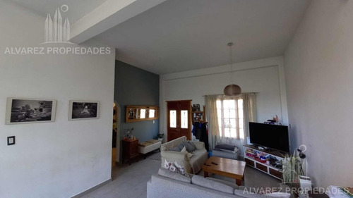 Imagen 2 de 10 de Casa - Barrio Parque Leloir