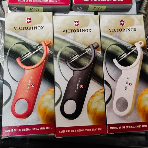 Pelapapas Para Frutas Y Vegetales Victorinox Color Rojo