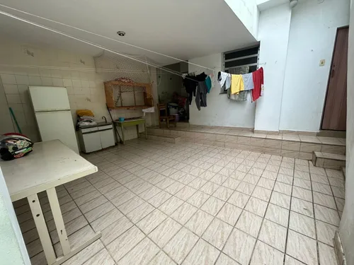 Vende-se Sobrado Sta Emília.