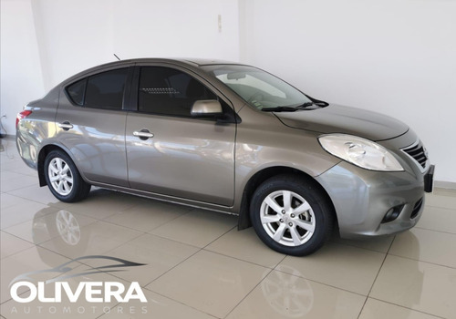 Nissan Versa Extra Full