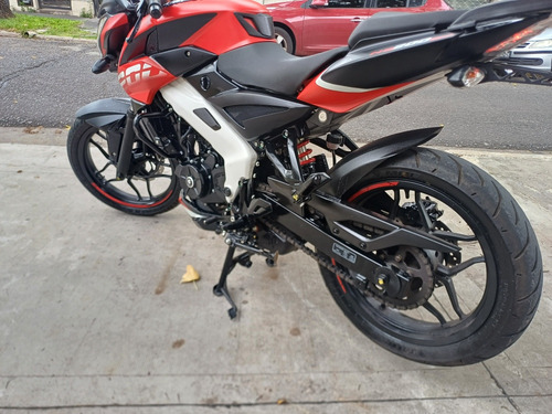 Rouser Ns 200
