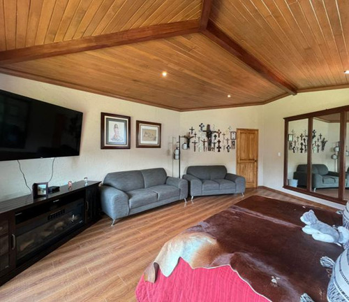 Venta De Casa En Fraccionamiento San Carlos En Metepec