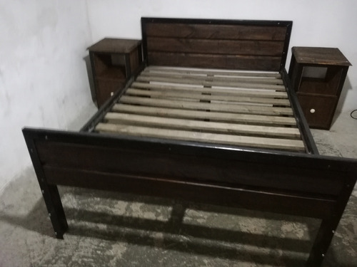 Cama En Hierro Y Madera Con Mesas De Luz