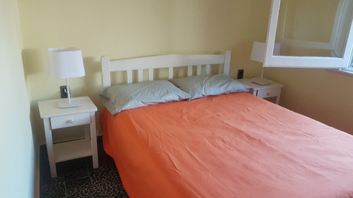 Imagen 14 de 21 de Casa En Piriapolis Para 6 Con Aire Acondicionado Baño A Nuevo, Parrillero Techado Iluminado, A 1 Cuadra De La Rambla Cerca Del Puerto