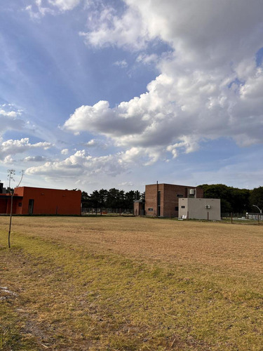 Terreno En Venta Pueblo Esther Barrio Cerrado Brisanova 300 M2 Lote 18 Gas Natural Habilitado