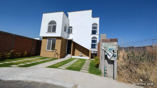 Imagen 13 de 17 de En Venta Linda Casa A Estrenarse En Fracc. Tehuicil Con Amplio Jardin Y Alberca Apta A Creditos