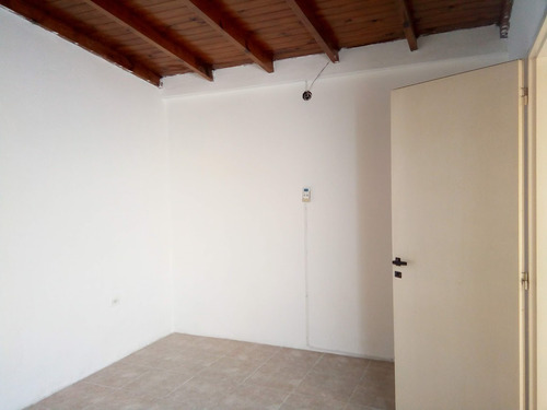 Alquiler De Dpto Ph 2 Ambientes Con Patio, Sin Expensas, Pb