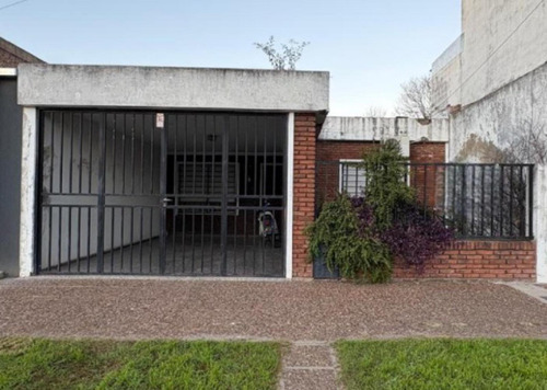 Casa En Venta - 2 Dormitorios 1 Baño - Pergamino