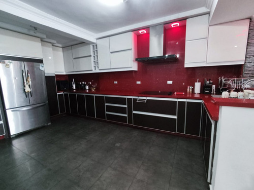 Se Vende Townhouses Doble Vigilancia Y Pozo Lomas Del Este