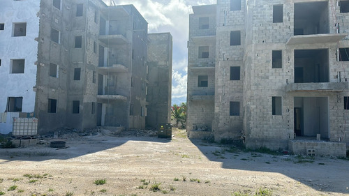 For Sale Solar Con 40 Apartamentos En Mejora En Veron Bavaro Con Solar De 5mil Metros