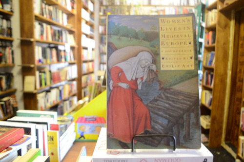 Women's Lives In Medieval Europe: A Sourcebook... Emilie Amt (Usado)