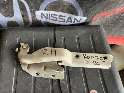 Bisagra De Cofre Derecha Ram 700 15 16 17 18 19 20 (Usado)