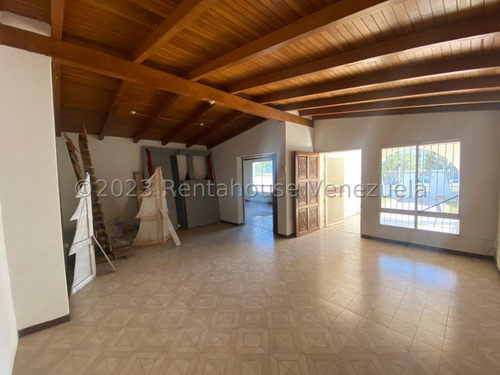 Excelente Casa Comercial En Alquiler Ubicada En Una De Las Principales Avenidas De La Ciudad Barquisimeto Jr