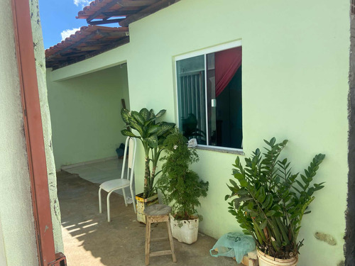 Casa Com 2 Quartos Cozinha Banheiro Garagem