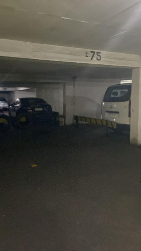 Estacionamiento Doble / Alameda A Dos Cuadras De La Moneda