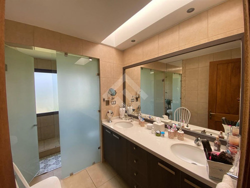 Casa En Venta De 5 Dorm + Estar Y Subt. En Las Brisas Co