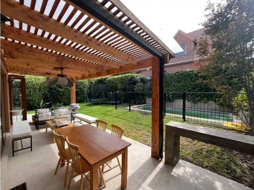 Casa En Barnechea/ Camino La Cumbre